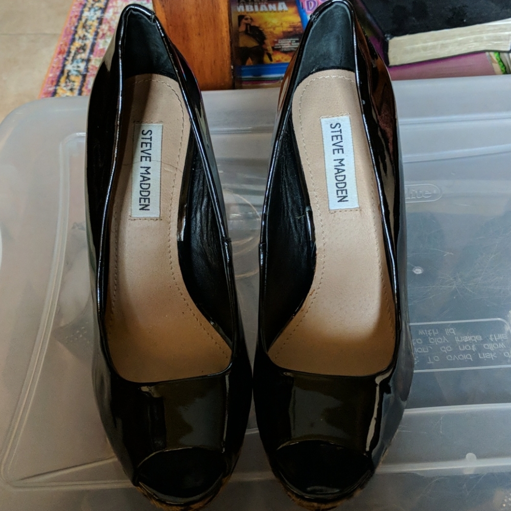 Steve Madden platform pumps